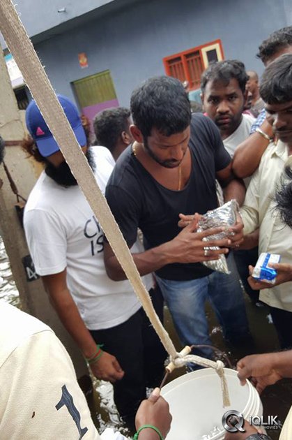 Celebs-at-Chennai-Flood-Relief-Activities